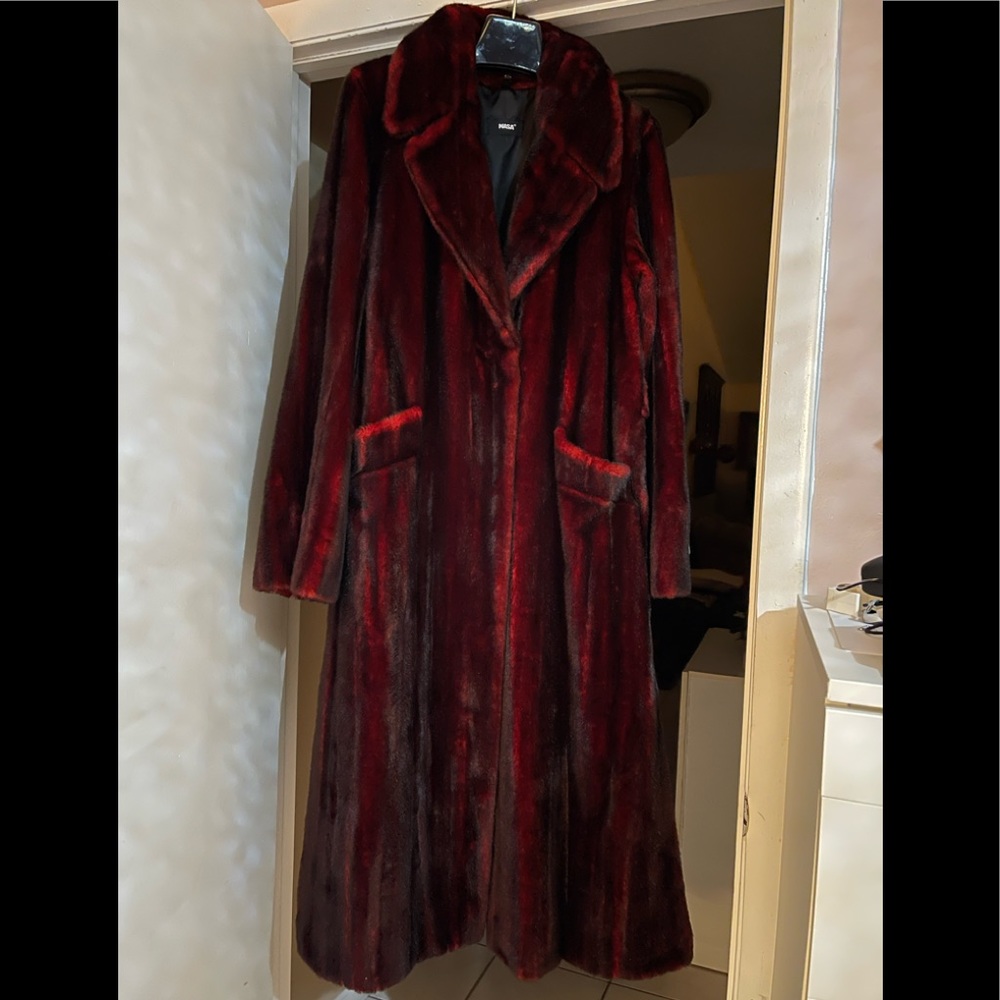 54” long Tissabel Label woven fake fur coat sold byNatto size M/L. Going fast!